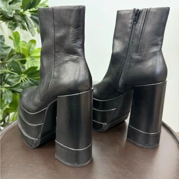 Steve Madden Cobra Black Platform Boots - Picture 5 of 8